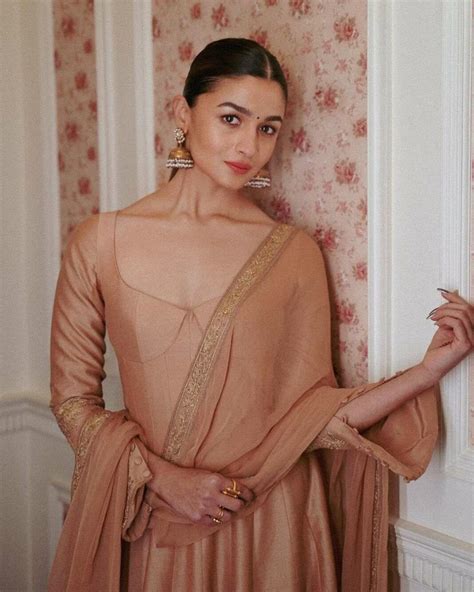 alia bhatt naked|Alia Bhatt’s nude Manish Malhotra anarkali came with a sexy。